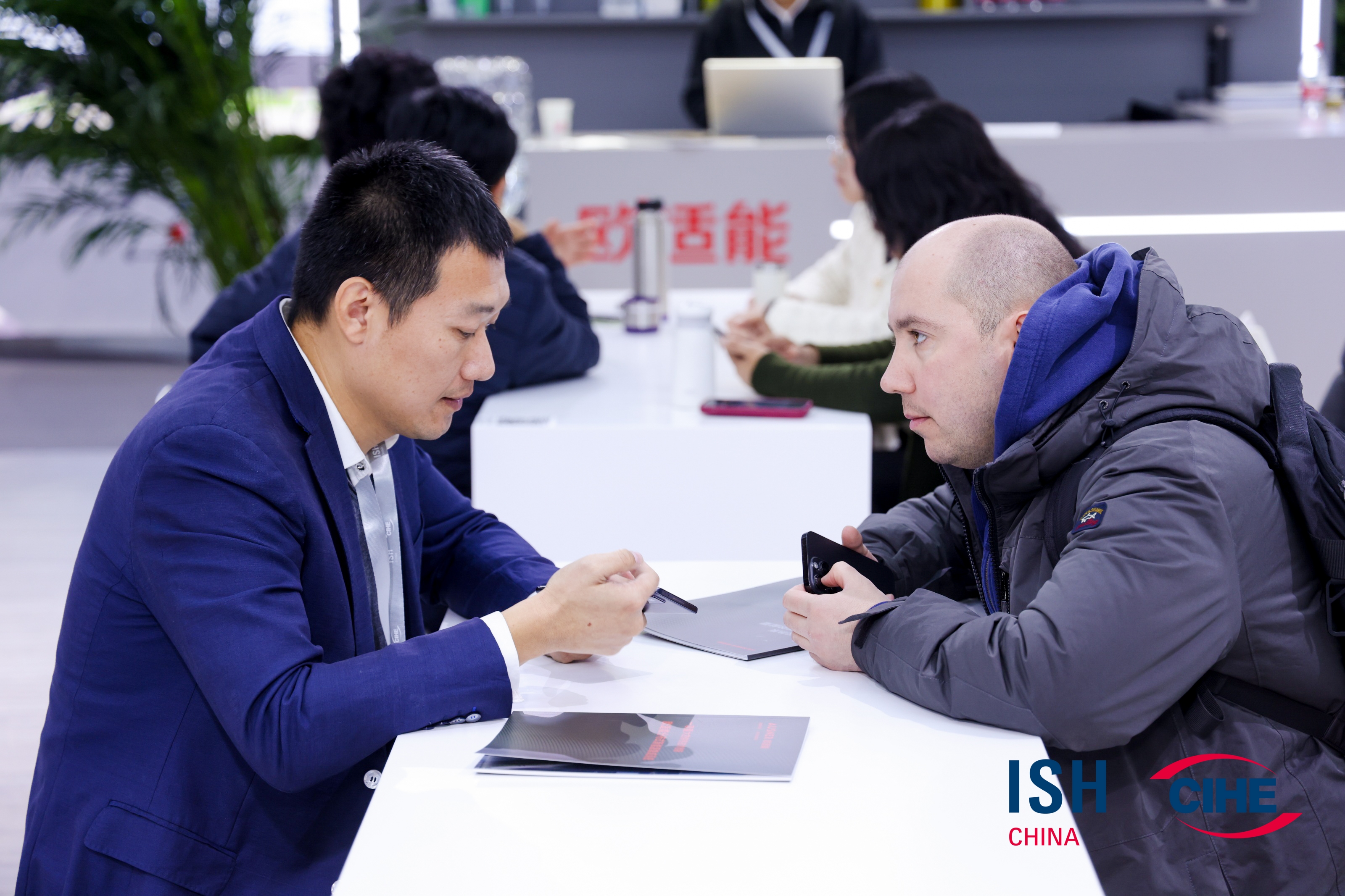 Business_interaction_02