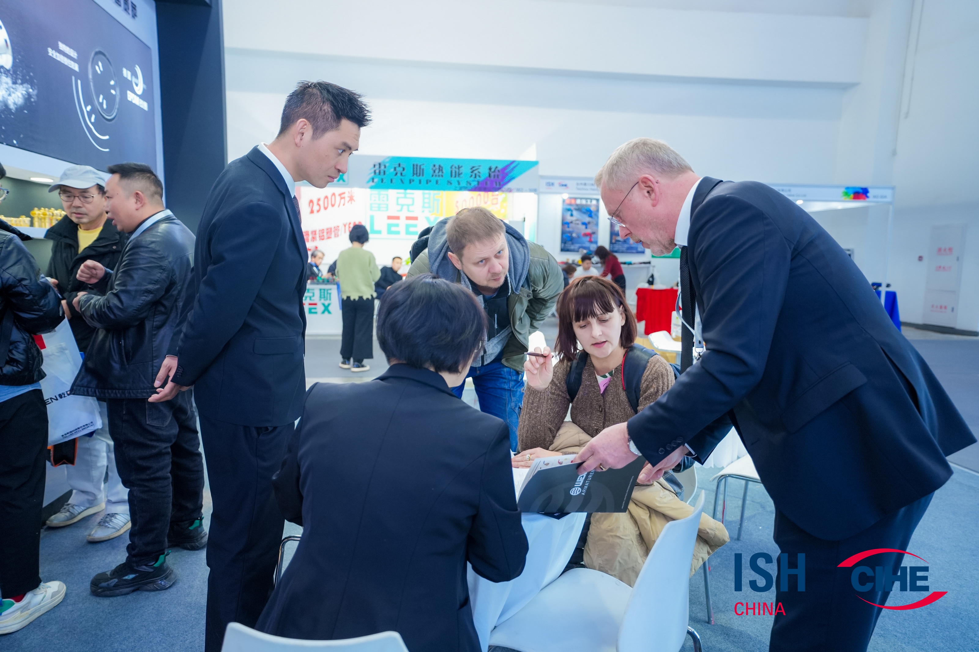 Business_interaction_07
