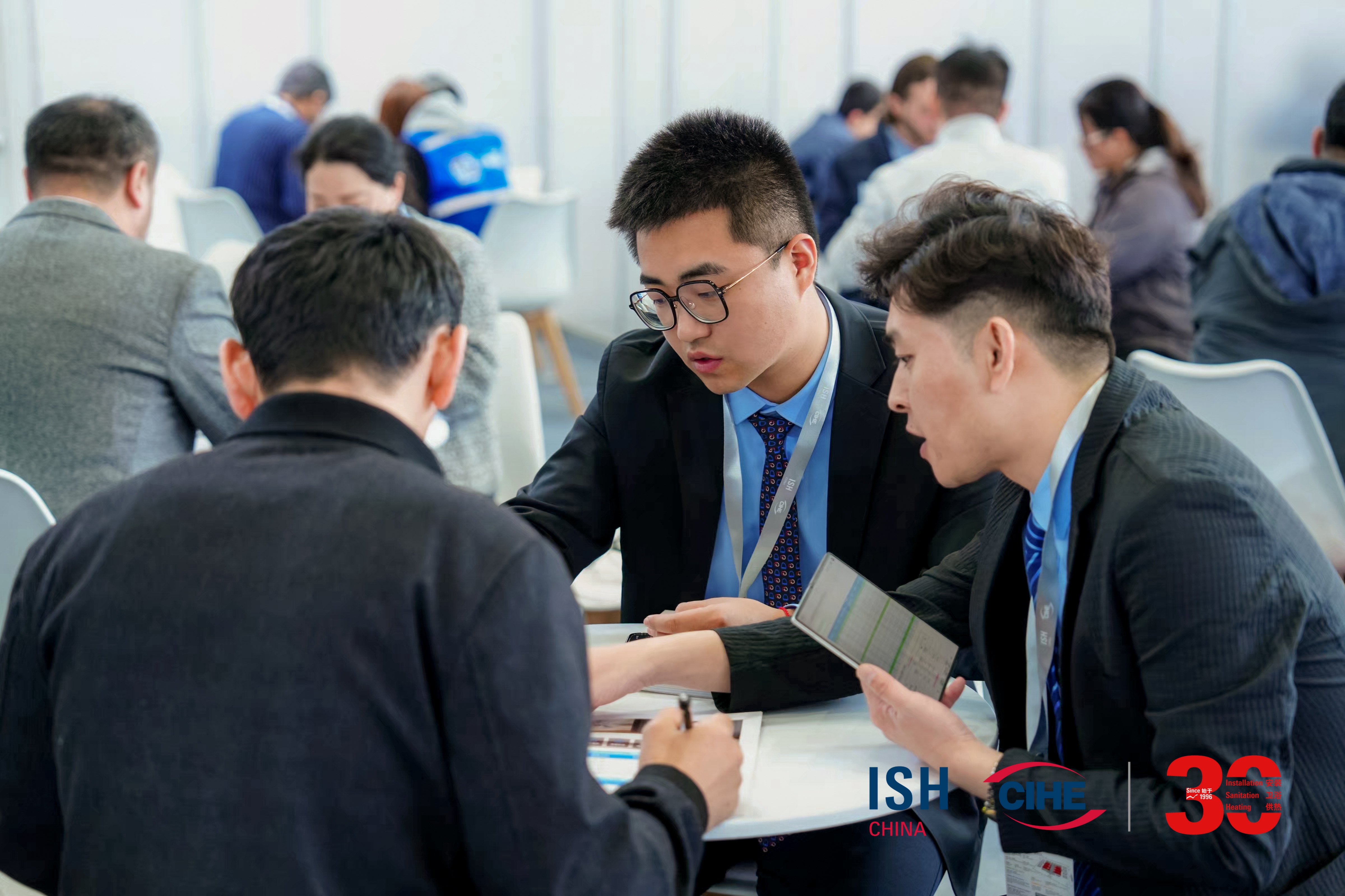 Business_interaction_02