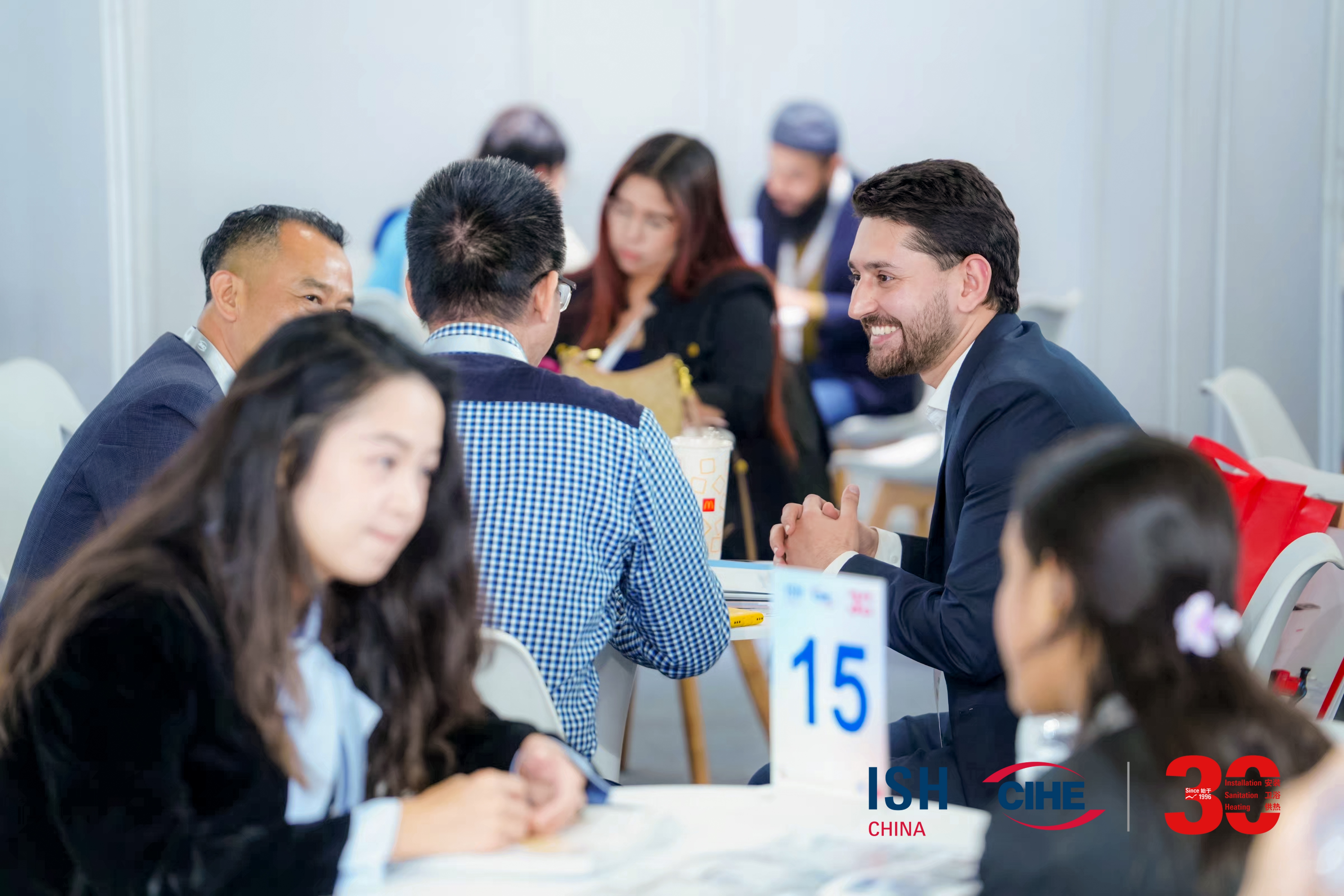 Business_interaction_03