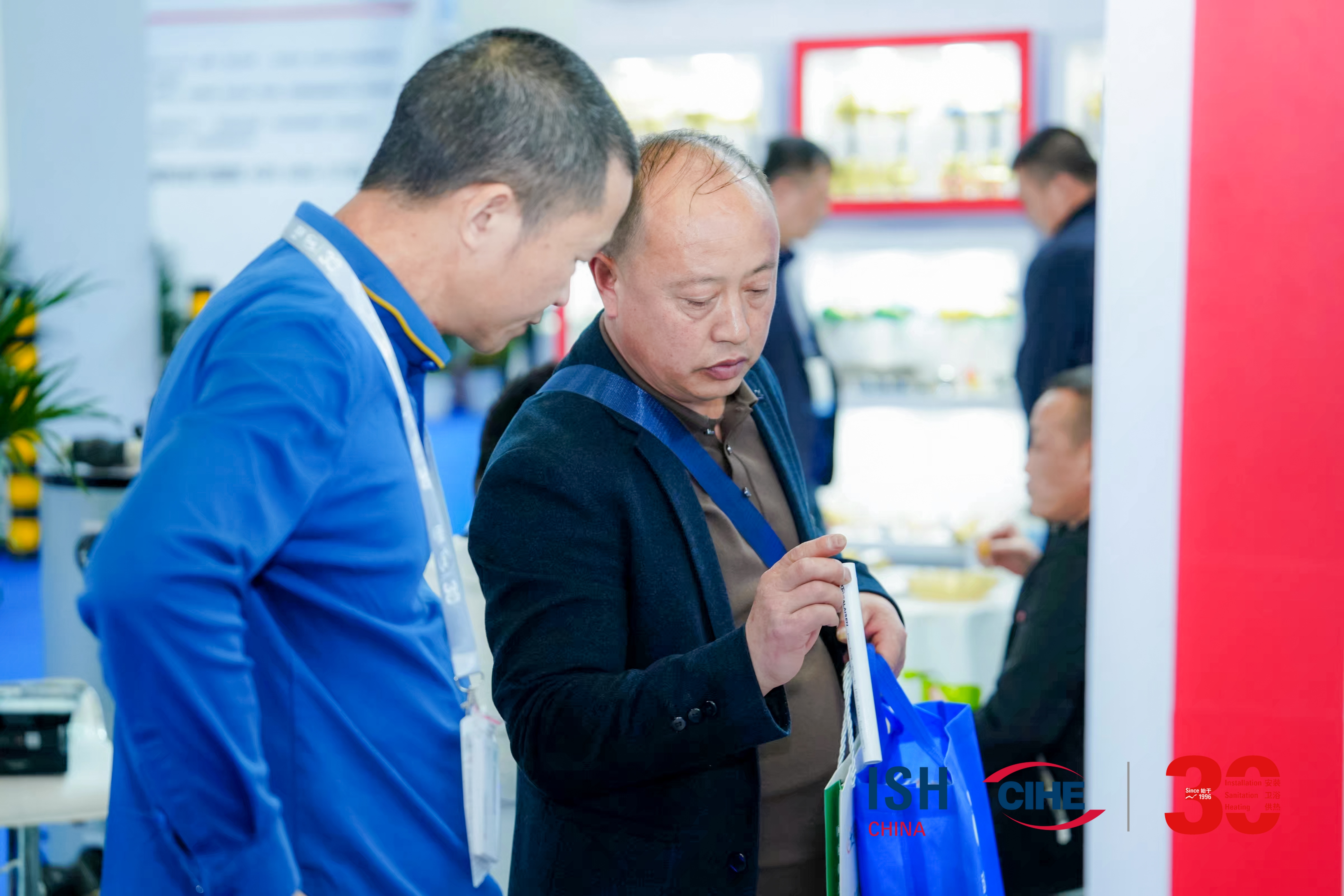 Business_interaction_06