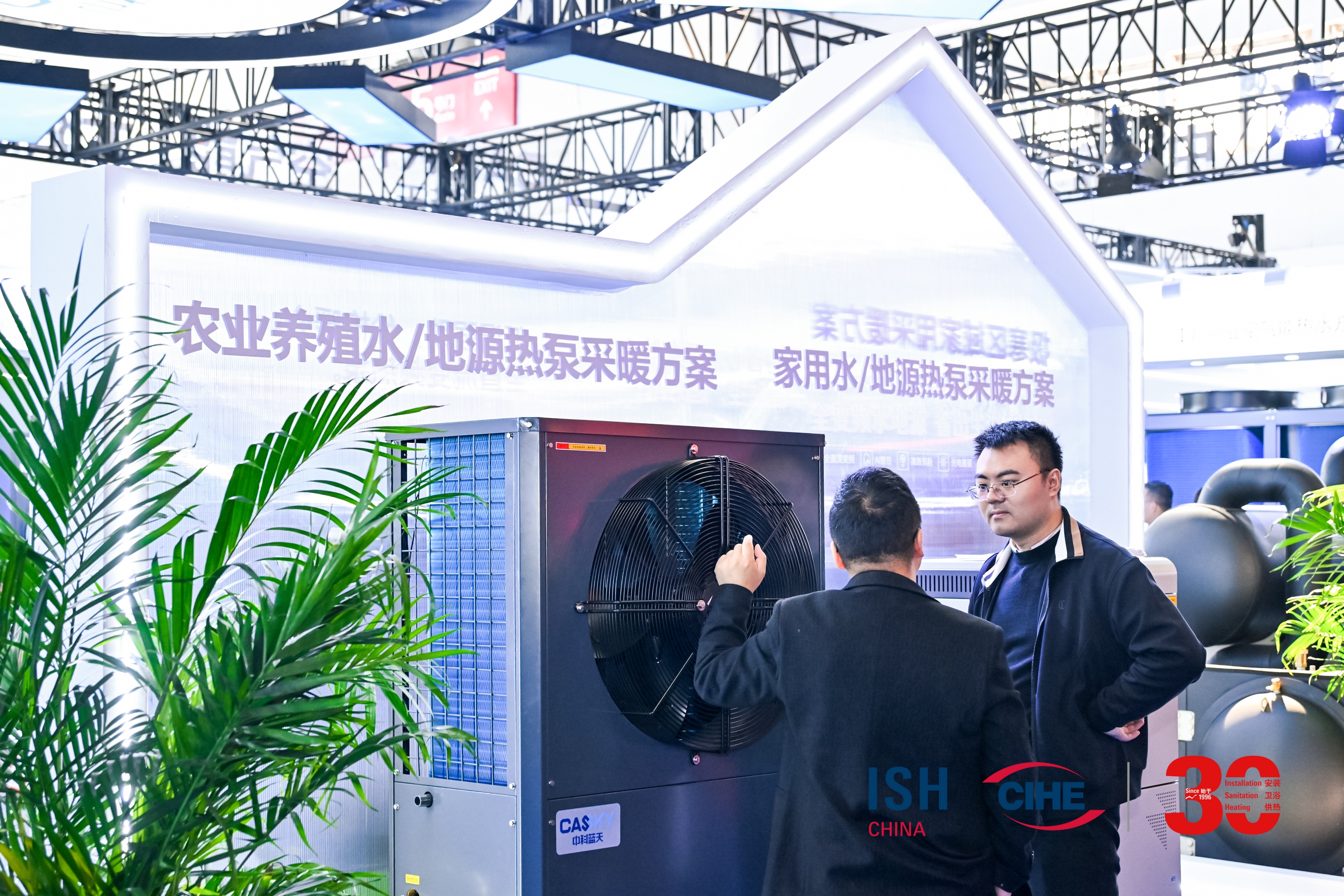 Business_interaction_08